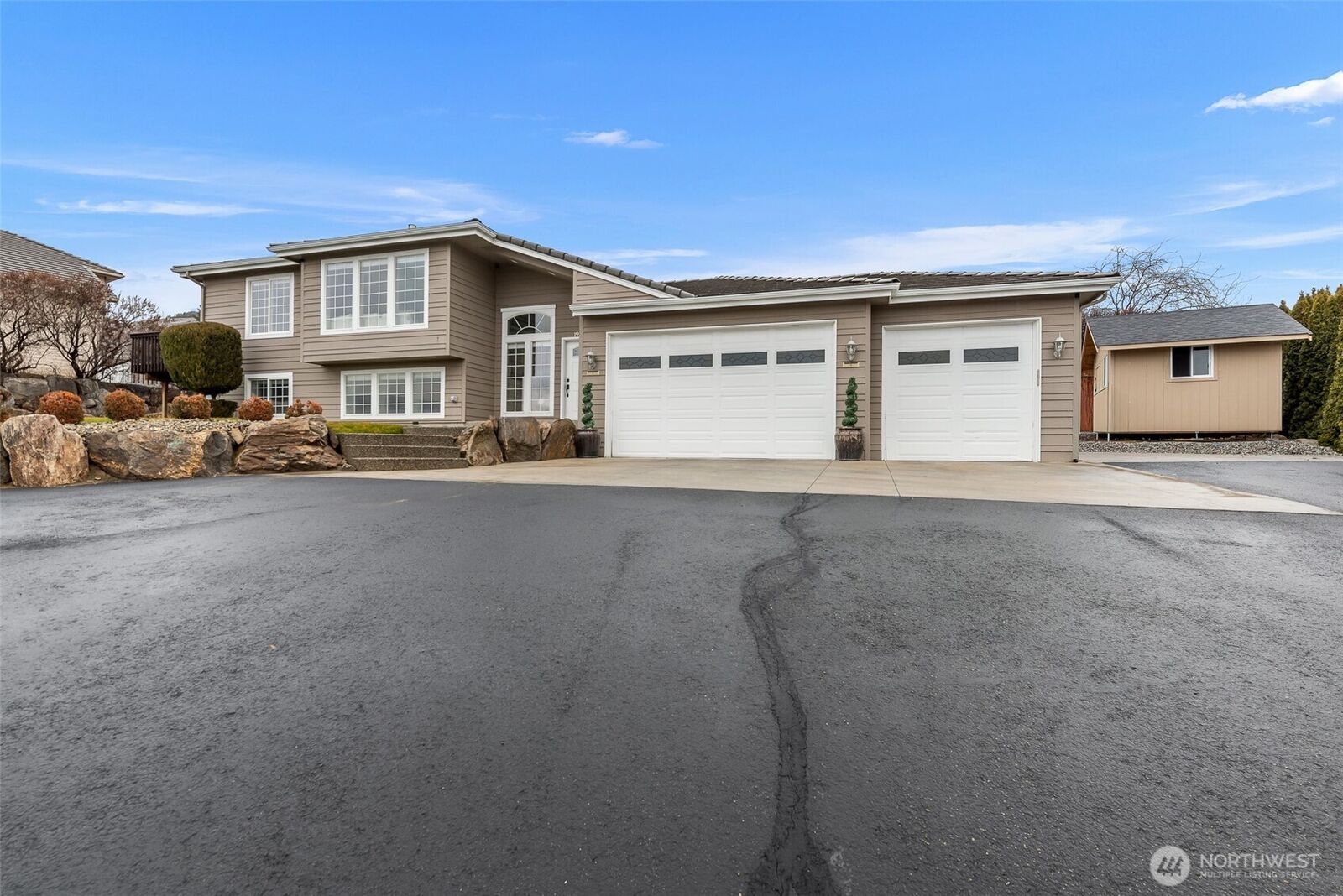 Property Photo:  1953  Diamond Ct  WA 98802 