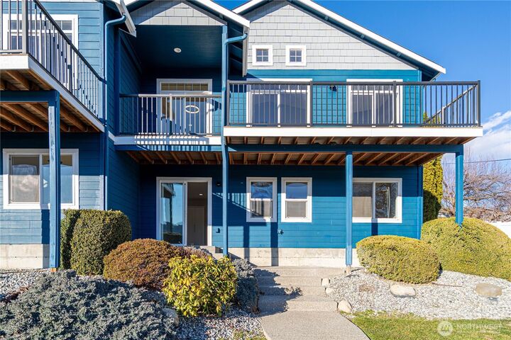 Property Photo:  744  Wapato Way #C  WA 98831 