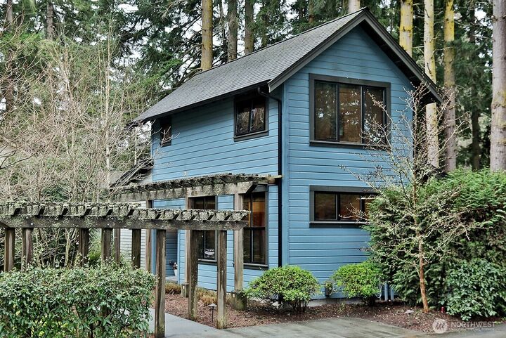 Property Photo: 313 Edgecliff Drive WA 98260