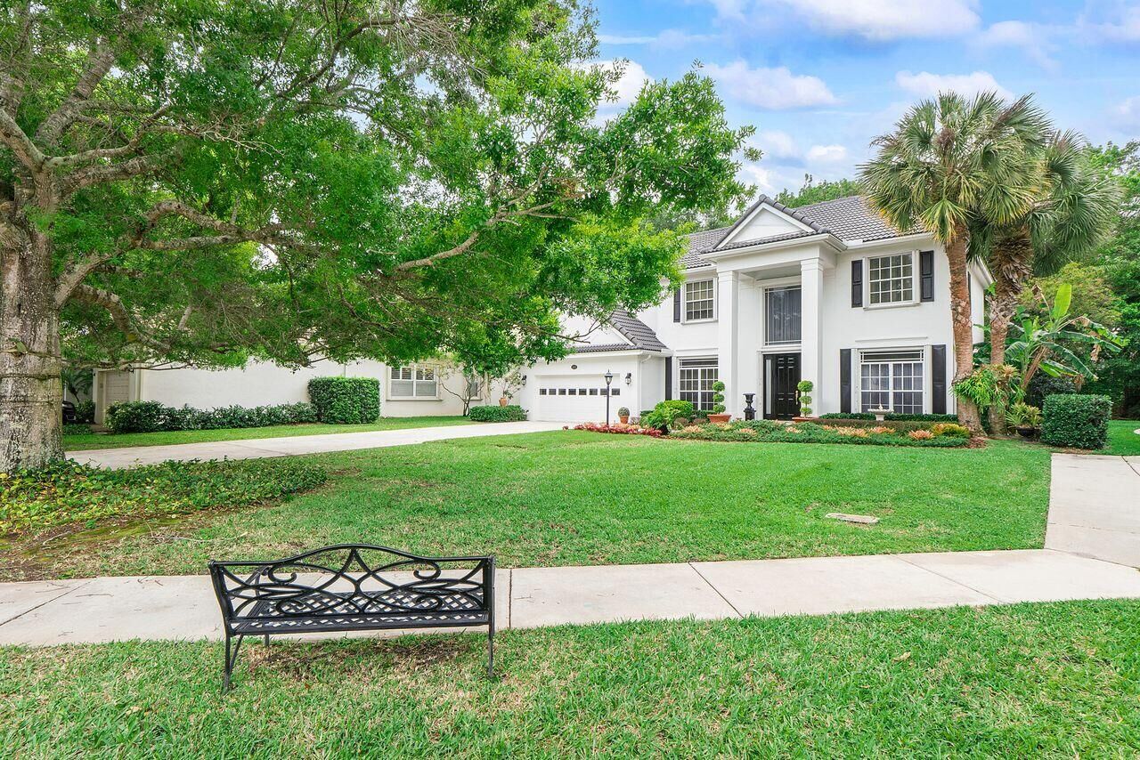 Property Photo: 152 Oakwood Lane FL 33410