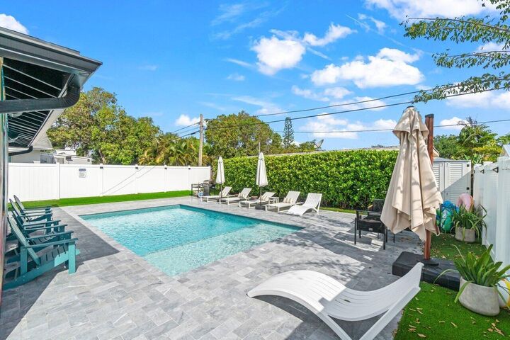 Property Photo:  217 NE 11th Street  FL 33444 