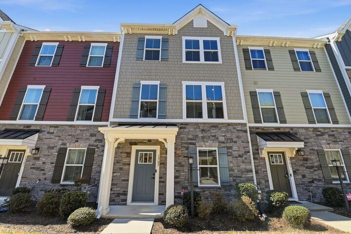 Property Photo:  1705 Foremast Loop  VA 23323 