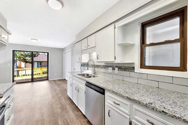 Property Photo: 919 S Cypress St KS 67207