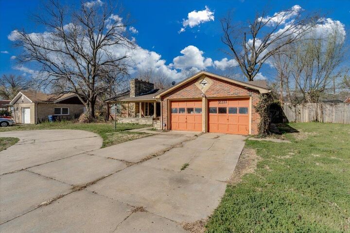 Property Photo:  2111 S Oliver Ave  KS 67218 