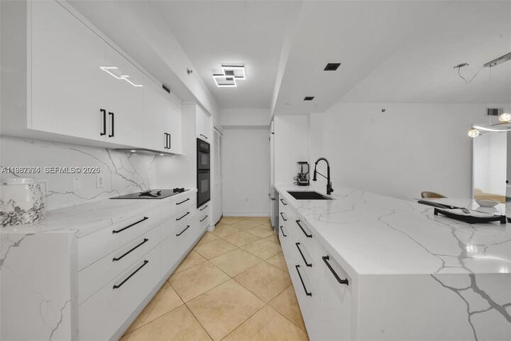 Property Photo:  1830 S Ocean Dr 4704  FL 33009 