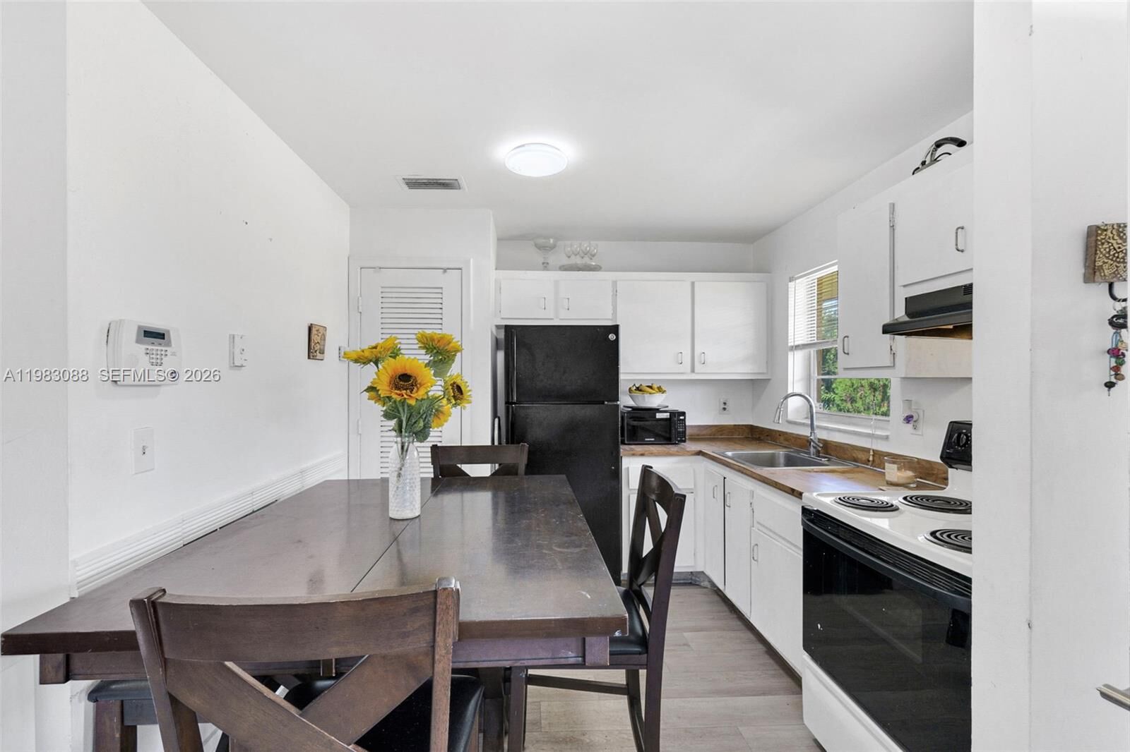 Property Photo: 5150 NE 6th Ave 117 FL 33334