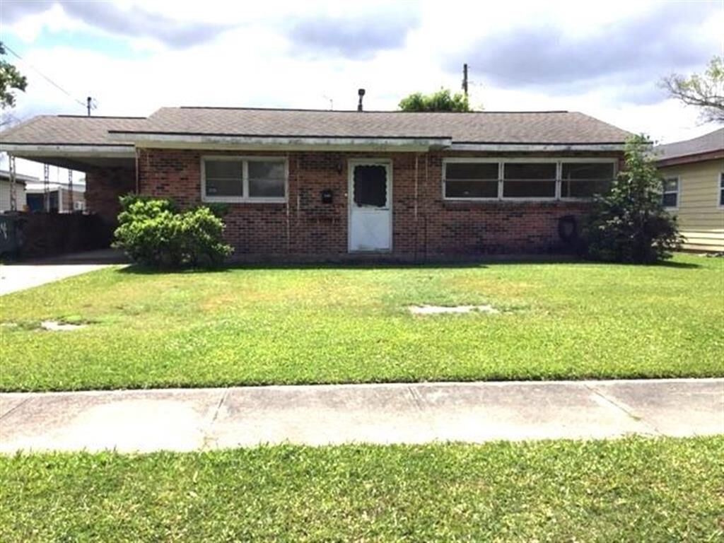 Property Photo: 1424 Tennessee Street LA 70607