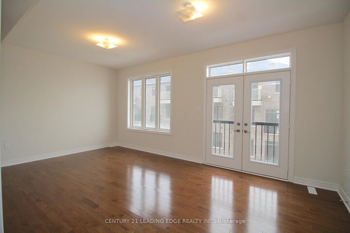 Property Photo:  102 Hilts Drive 2nd &Amp 3rd  ON L4H 0J2 