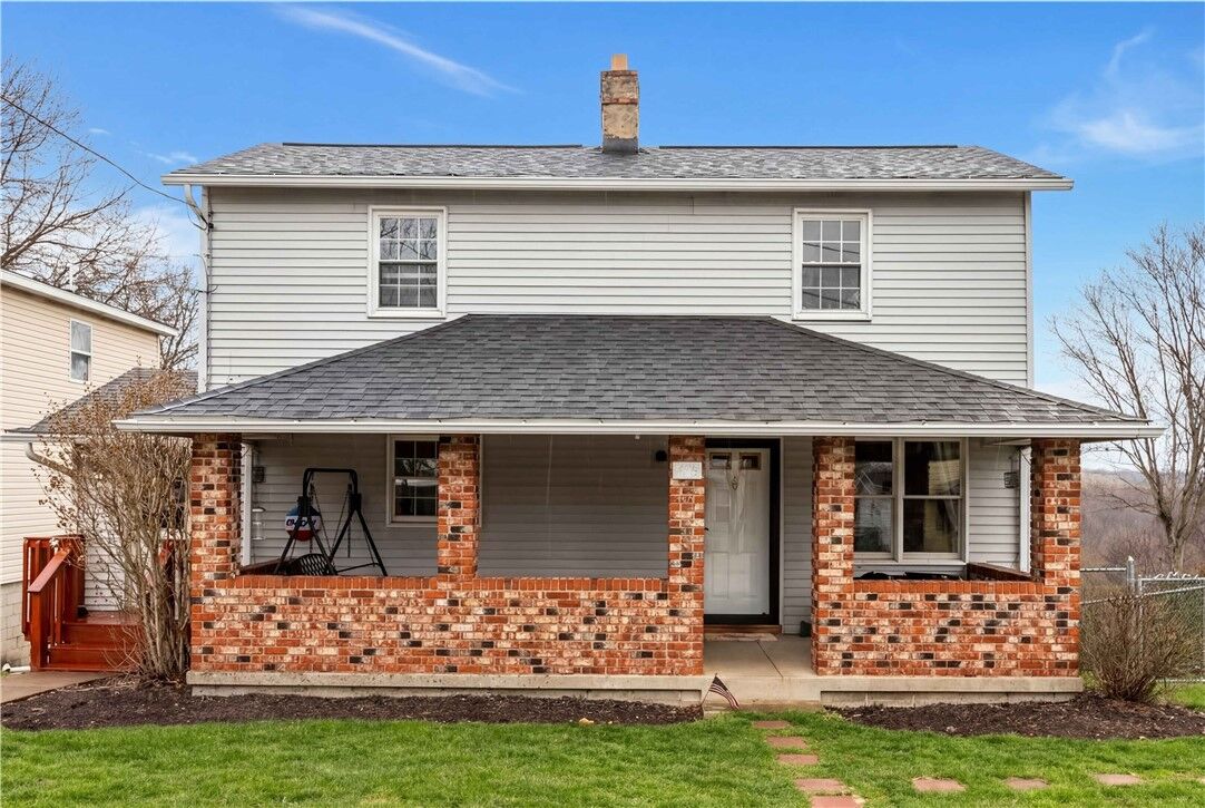 Property Photo:  418 Cardinal Dr  PA 15317 