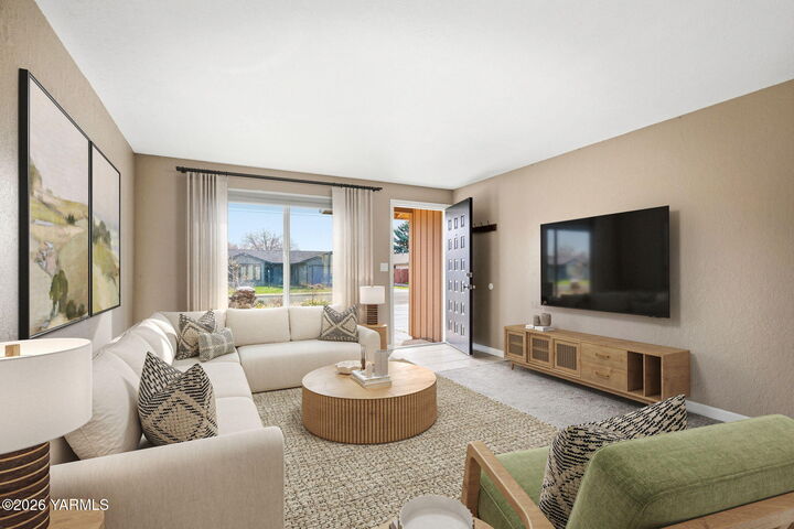 Property Photo:  1504 S 74th Ave  WA 98908 