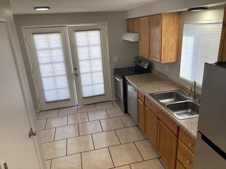 Property Photo:  168 S 54th Apt B  AZ 85206 