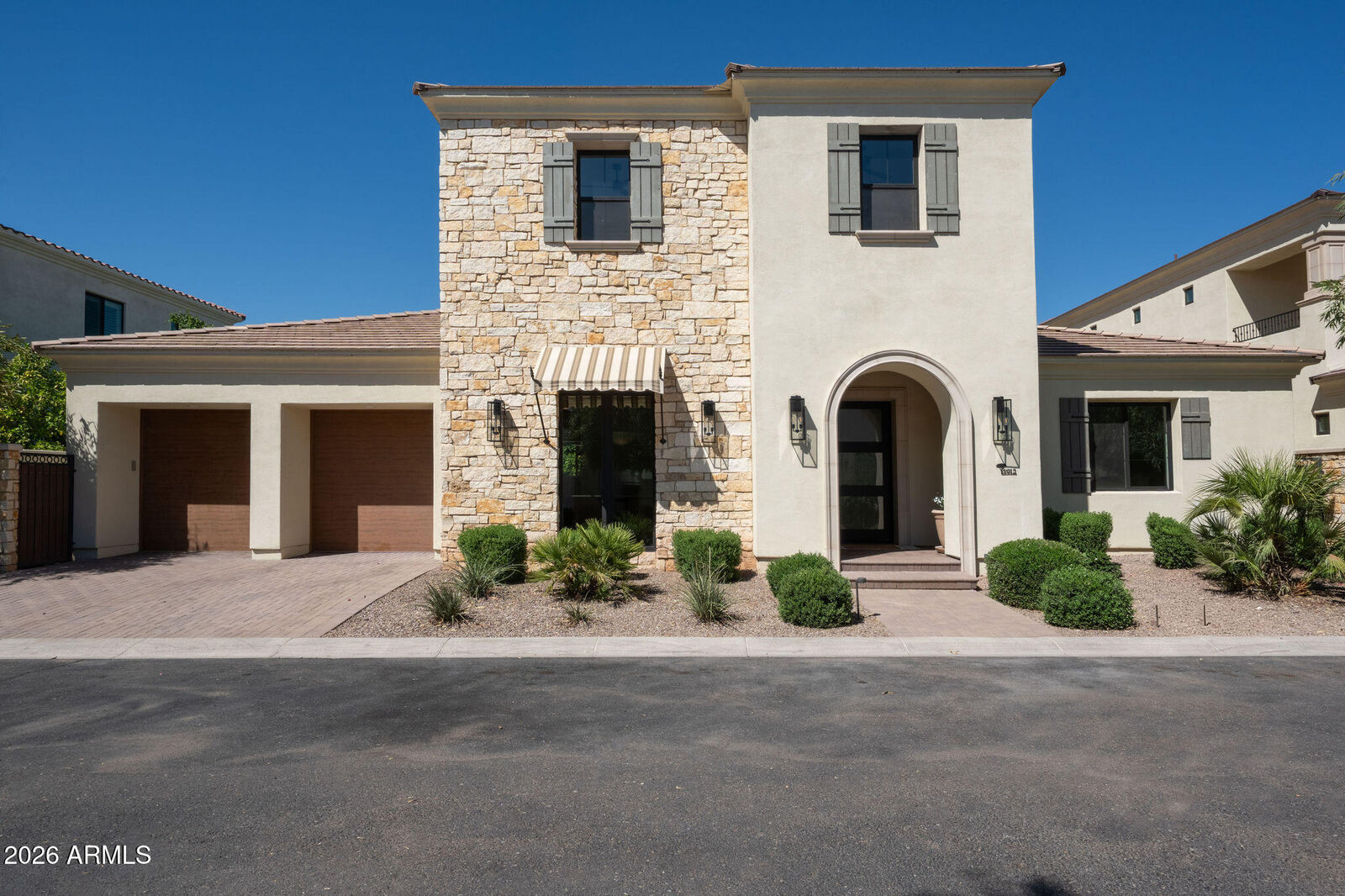 Property Photo: 3912 E Crittenden Lane AZ 85018