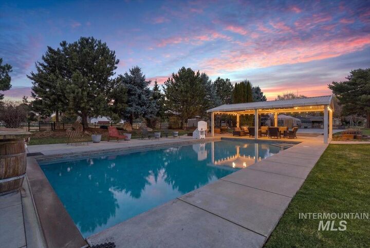 Property Photo:  264 W Rush Ct  ID 83616 