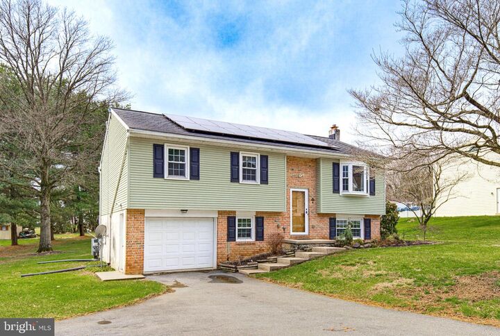Property Photo: 662 Bedington Circle PA 17545