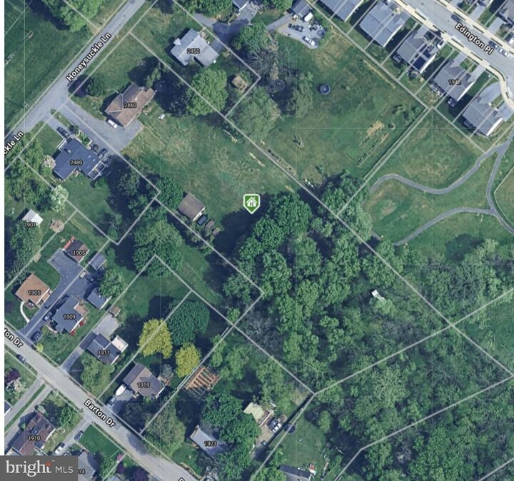 Property Photo: 2460 Honeysuckle Lane PA 17603