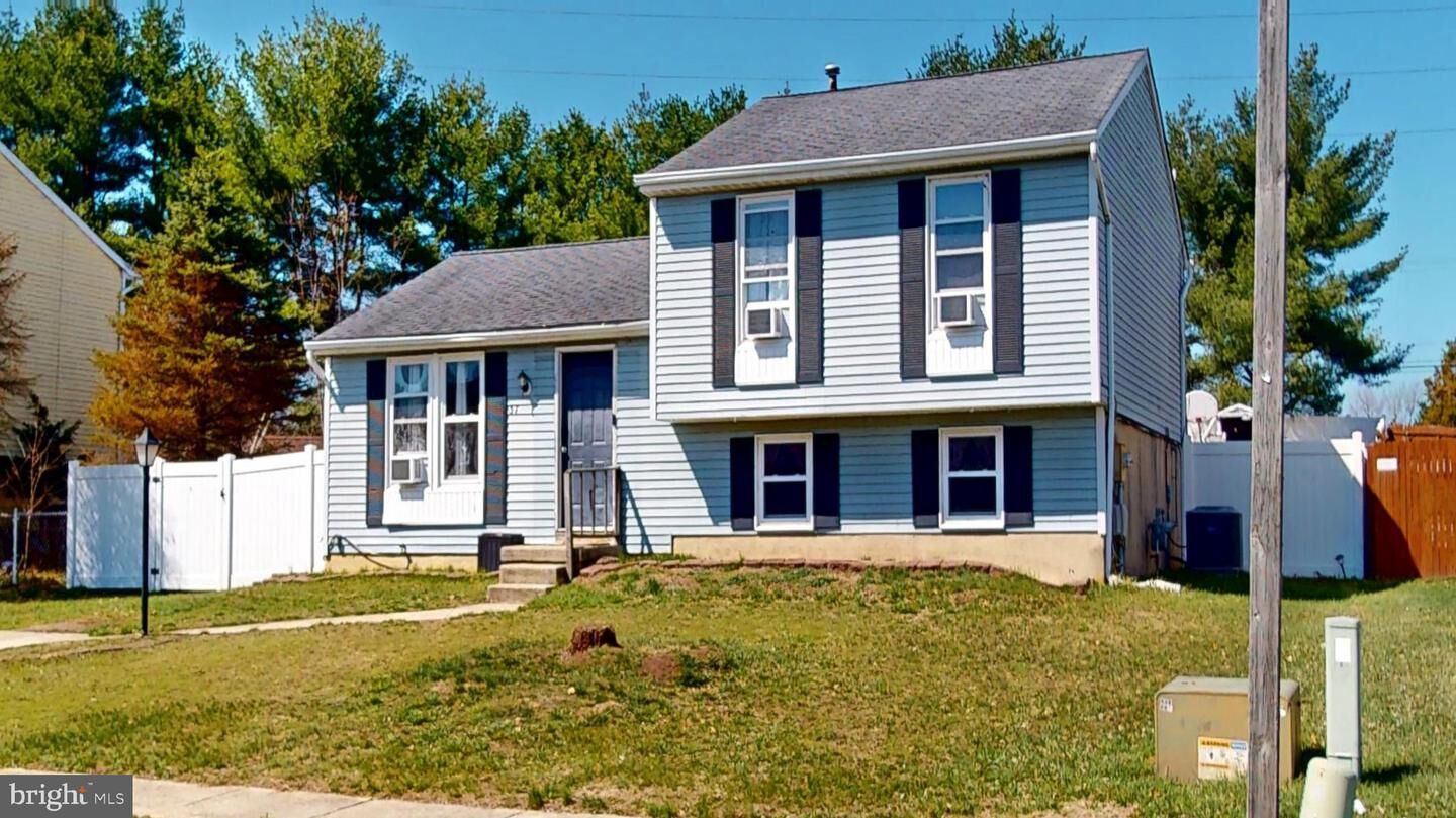 Property Photo:  37 Decatur Lane  NJ 08081 