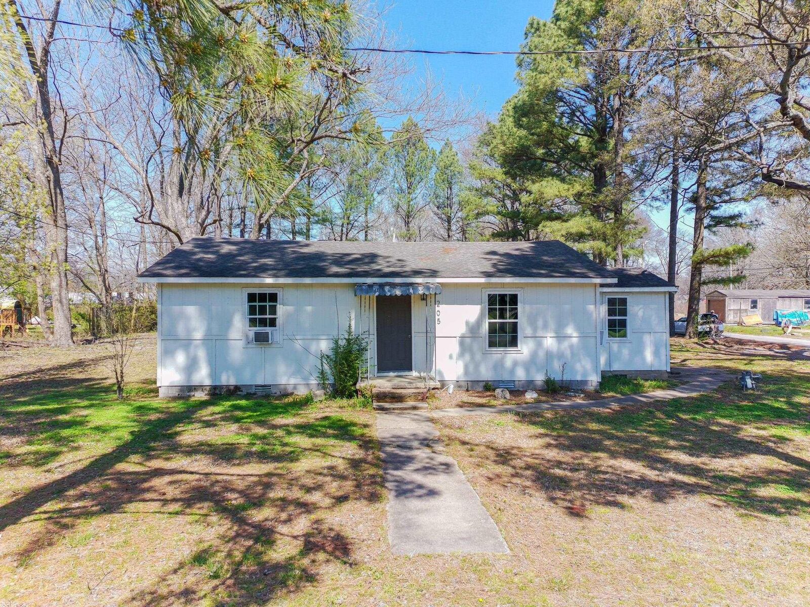 Property Photo:  205 E Matthews Street  AR 72417 