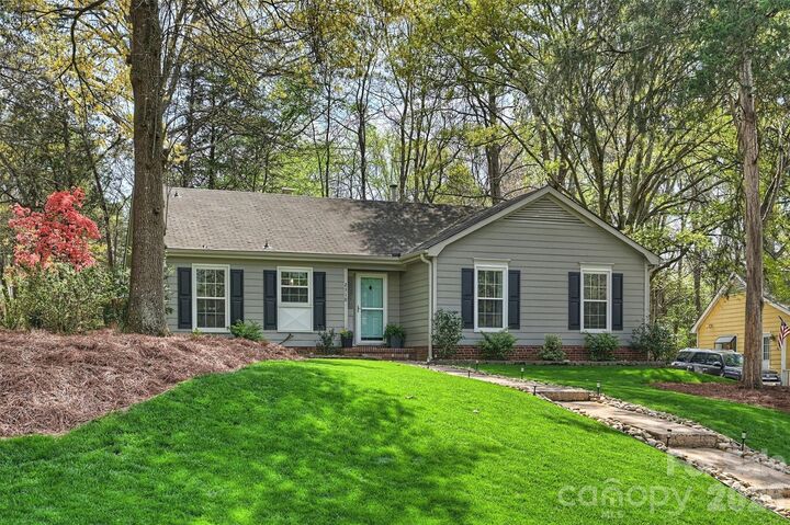 Property Photo: 2310 Oldenburg Drive NC 28210