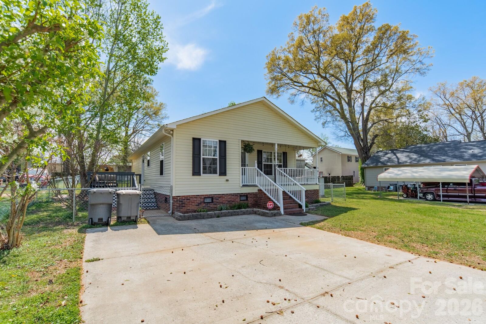 Property Photo:  1015 S Walnut Street  NC 28081 