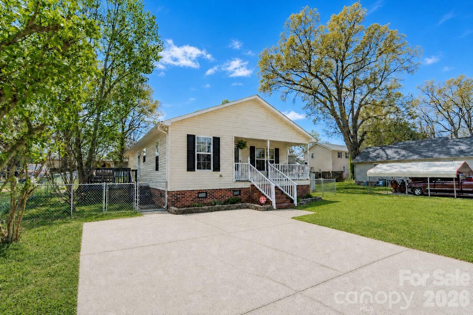 Property Photo:  1015 S Walnut Street  NC 28081 