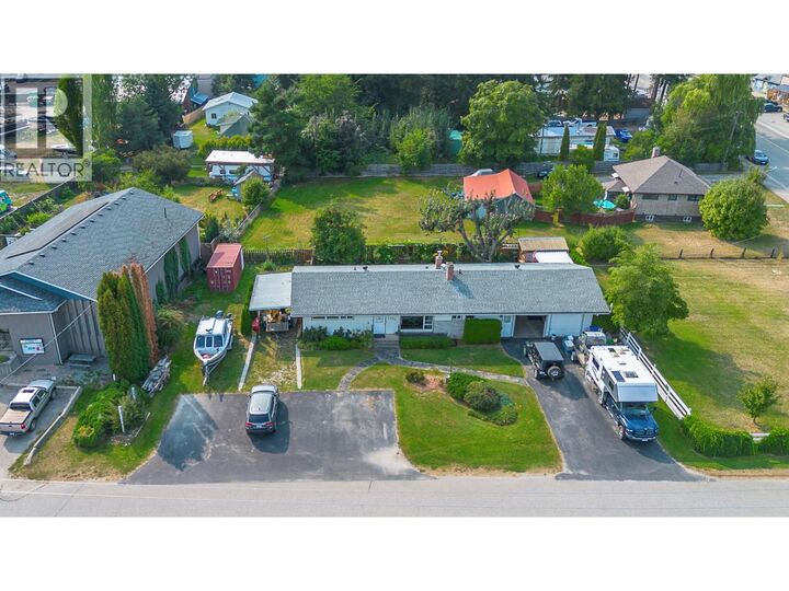 1230 Shuswap Avenue — photo 1