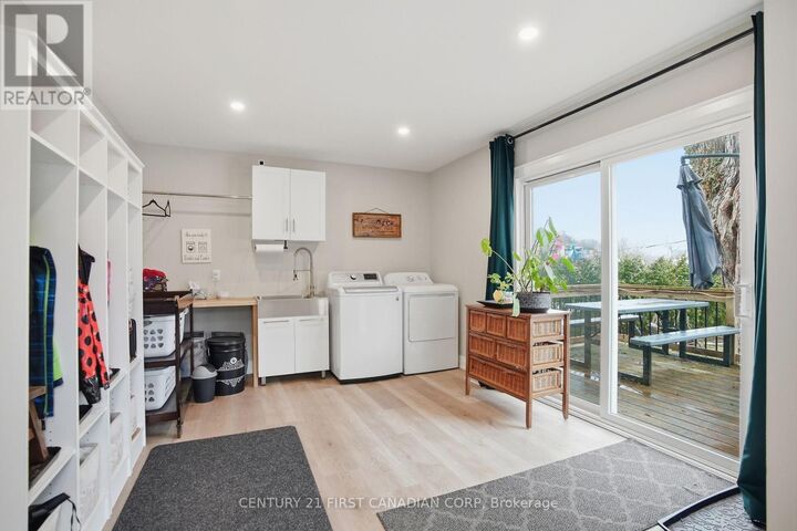 Property Photo:  76 High Street  ON N6C 4J9 