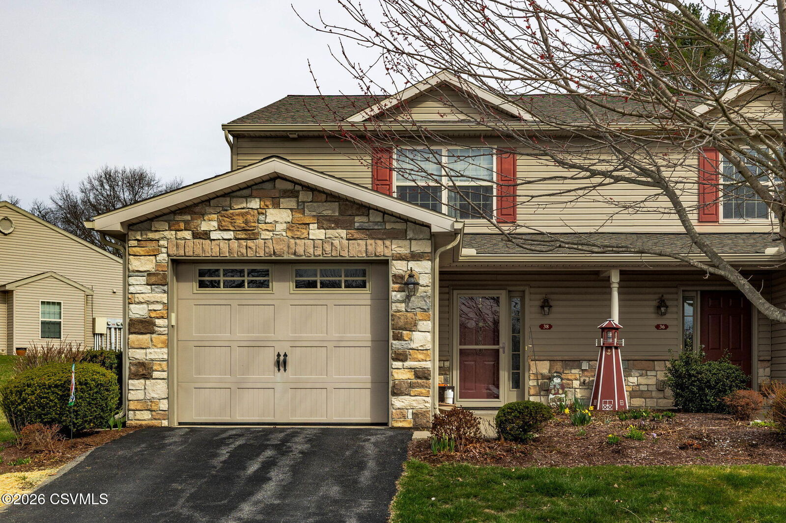 Property Photo:  38 N Oakwood Lane  PA 17870 