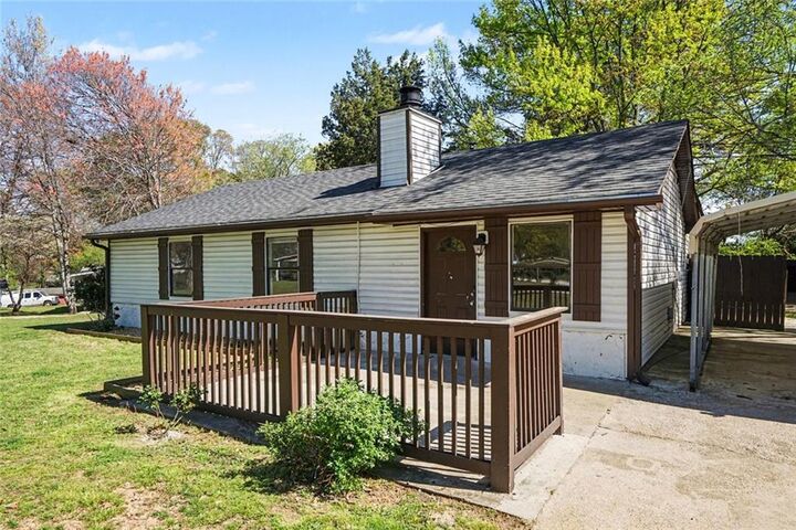 Property Photo:  724 Highland Loop  GA 30046 