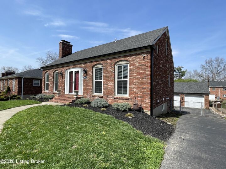 Property Photo: 9805 Meadow Vale Dr KY 40242