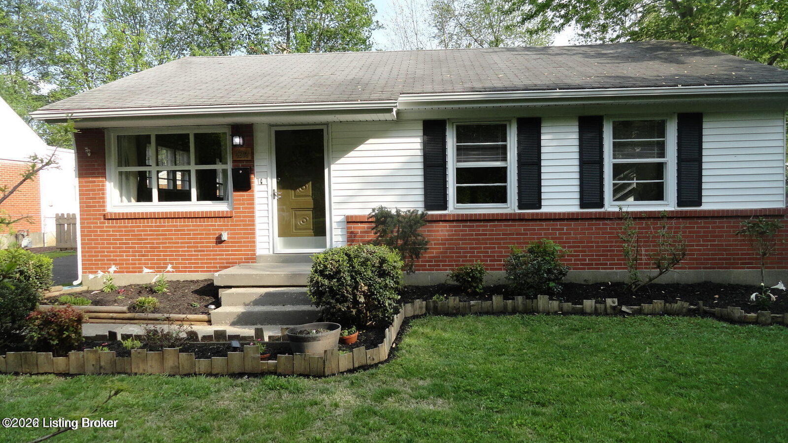 Property Photo: 4202 Berkshire Ave KY 40220