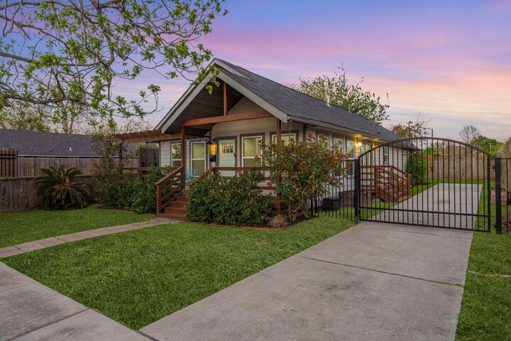 Property Photo: 3606 Billingsley Street TX 77009