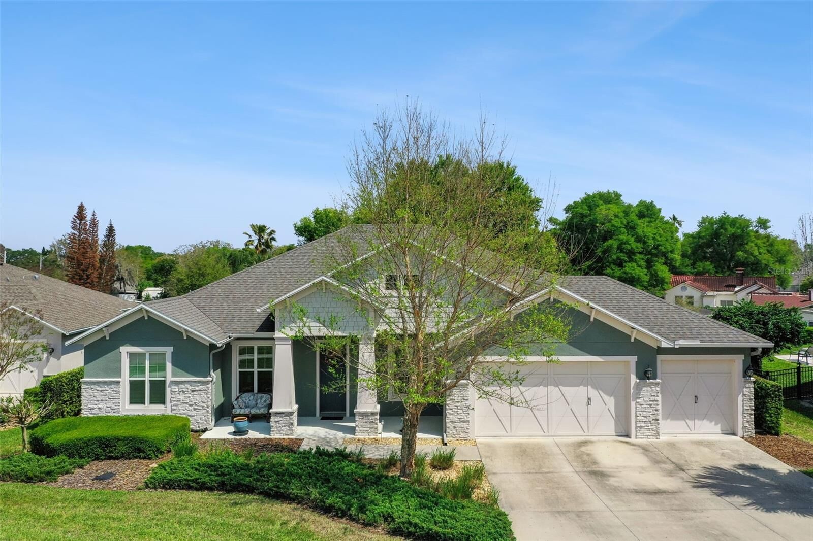 Property Photo:  16816 Lakemont Avenue  FL 34756 
