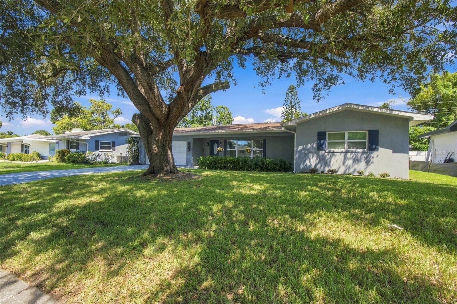 Property Photo: 1618 Barry Road FL 33756
