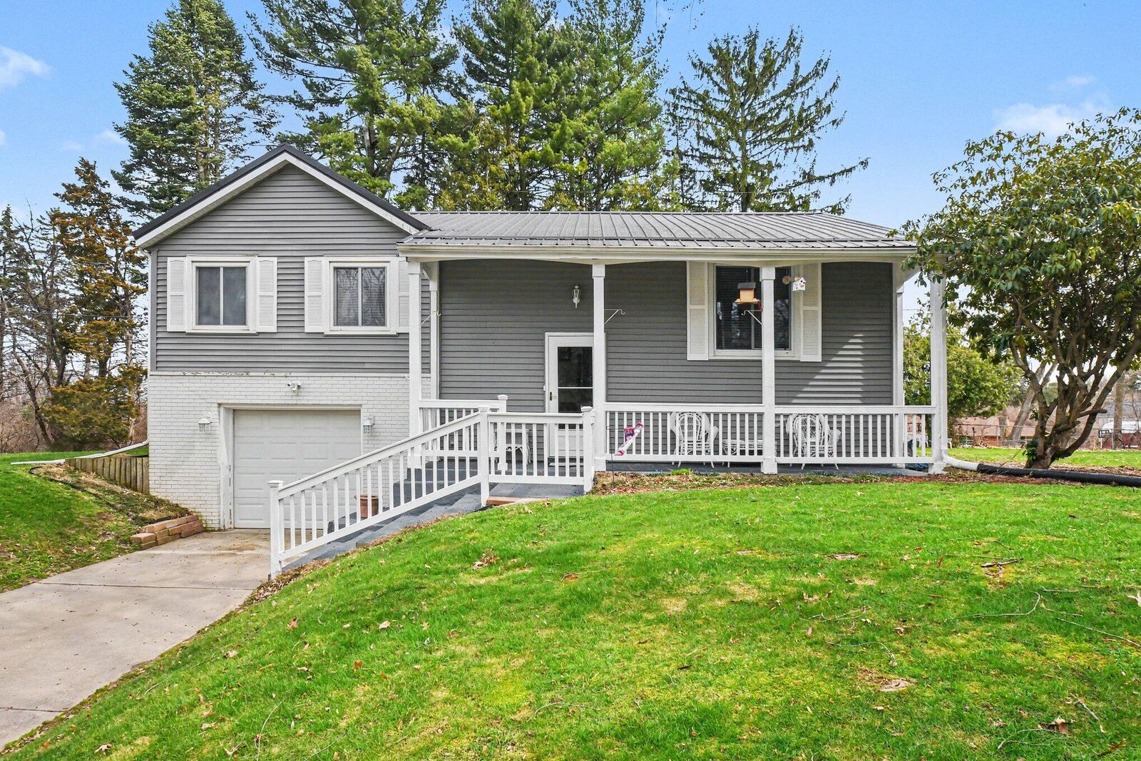 Property Photo:  1710 Kilarney Lane  MI 49120 