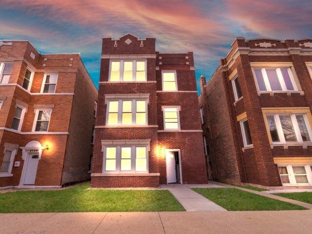 Property Photo: 2118 S 59th Avenue 3 IL 60804