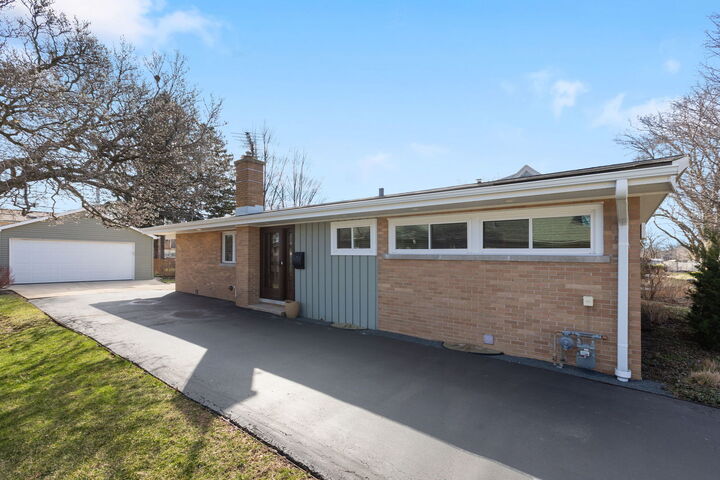 Property Photo:  241 Lincoln Street  IL 60025 