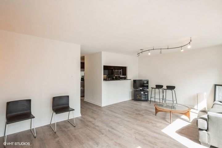 Property Photo:  211 E Ohio Street 2012  IL 60611 