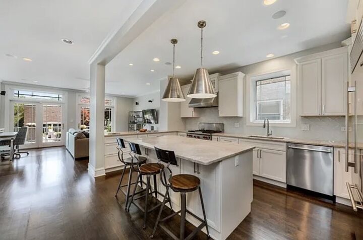 Property Photo:  3833 N Claremont Avenue  IL 60618 