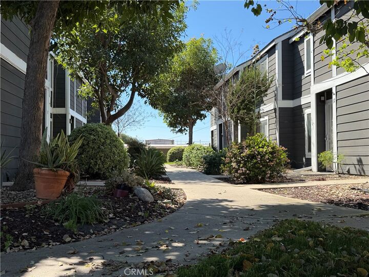 Property Photo:  824 N Pasadena Avenue 11  CA 91702 