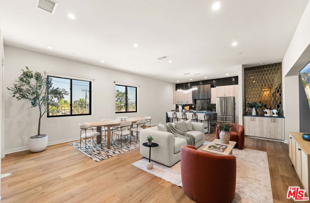 Property Photo:  752 W 19th Street B  CA 92627 
