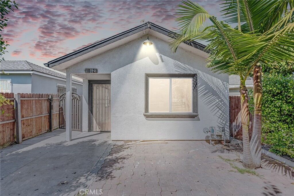 Property Photo:  10621 Kalmia  CA 90002 