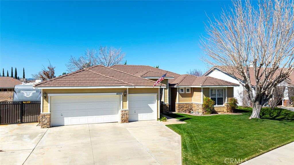 Property Photo:  43353 Honeybee  CA 93536 