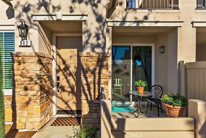 Property Photo: 41976 Isadora 902 CA 92562