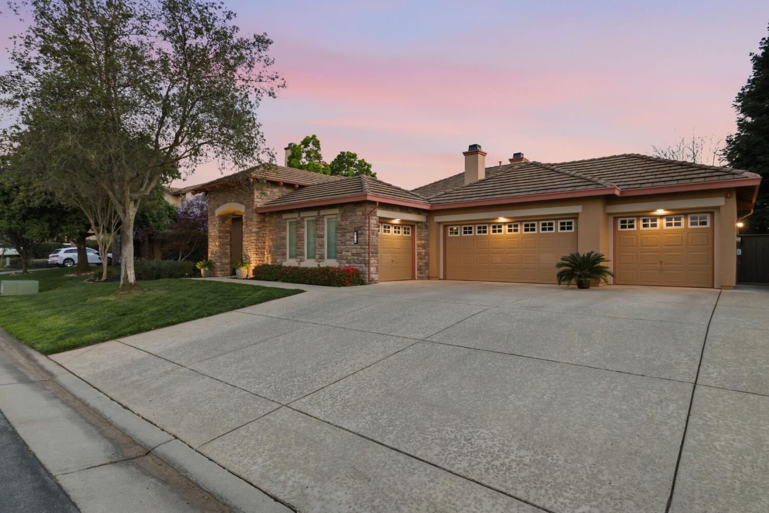 Property Photo:  421 Fuente Place  CA 95648 