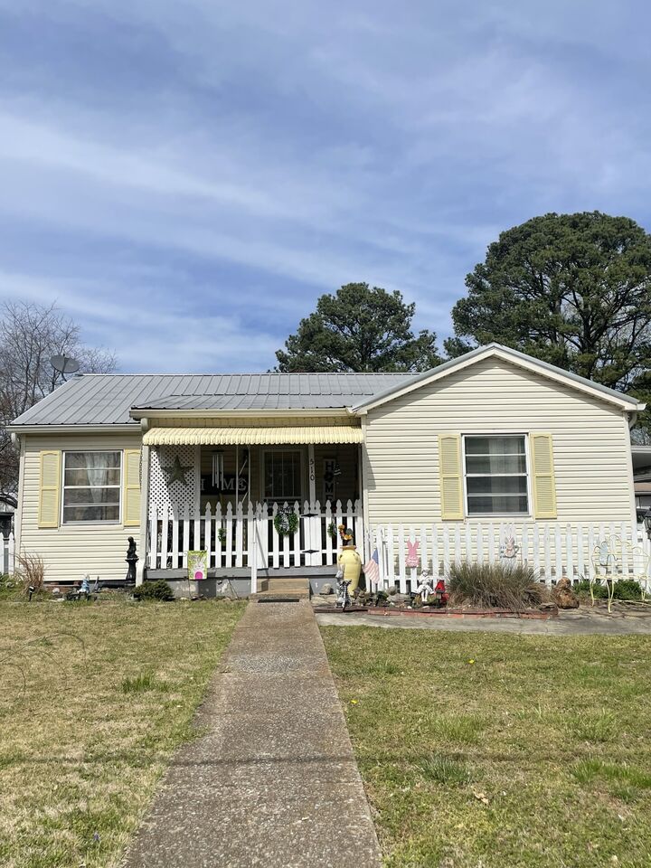 Property Photo:  510 1st St  TN 38464 