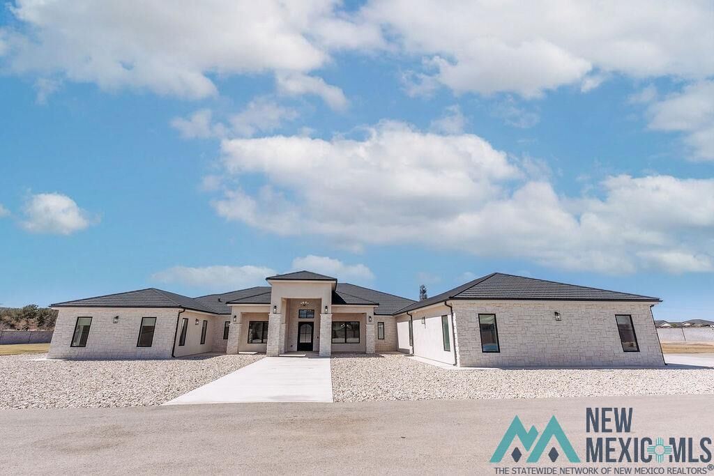 Property Photo:  1610 N Mesa Street  NM 88220 