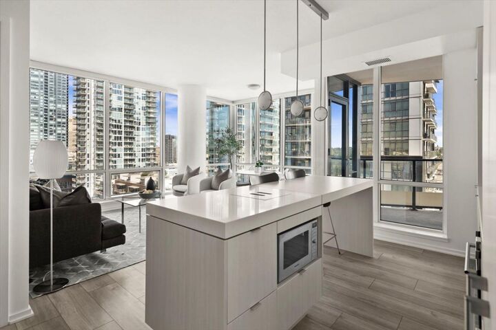 Property Photo:  615 6 Avenue SE 1209  AB T2G 1S2 