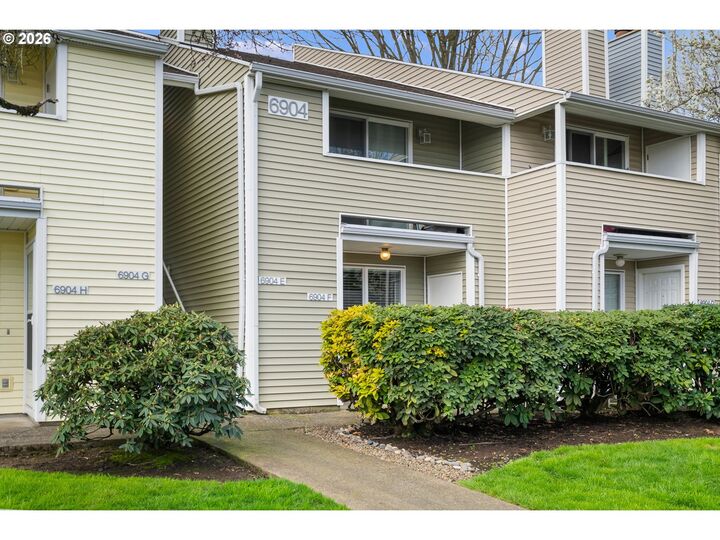 Property Photo:  6904 NE 43rd St F  WA 98661 