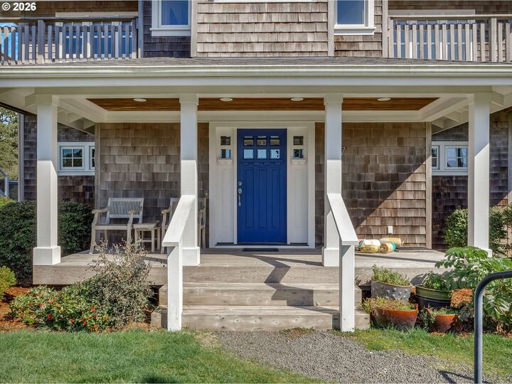 Property Photo: 597 N Marion Ave OR 97138