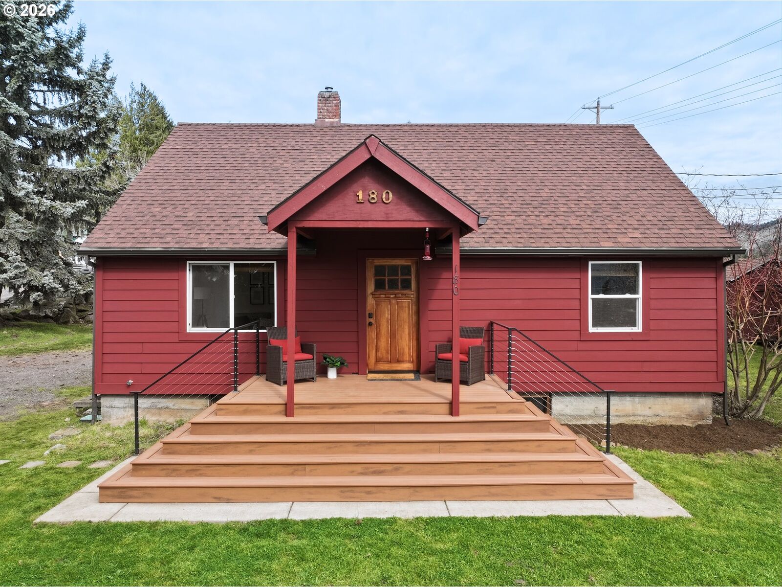 Property Photo:  180 NW Spring St  WA 98672 